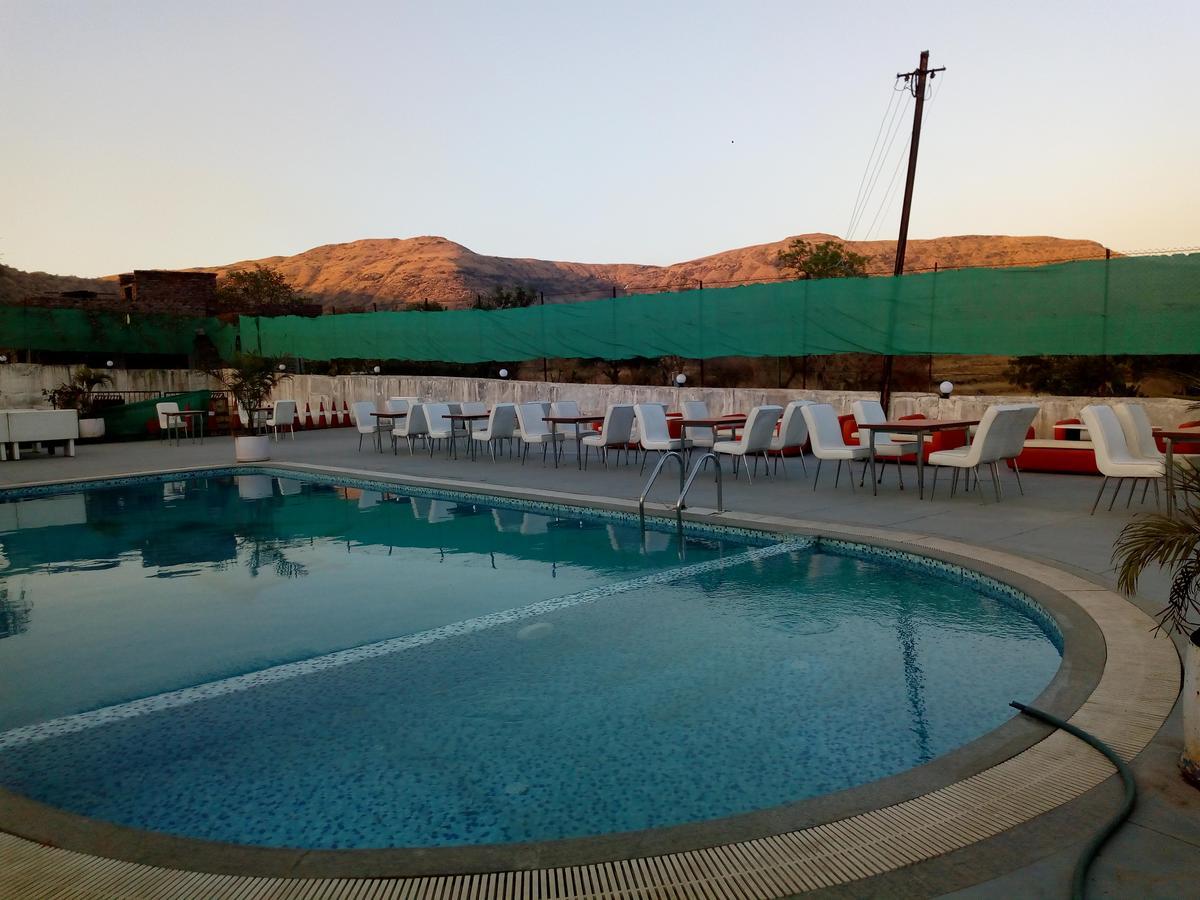 Mount Machi Resort Pune Exteriör bild